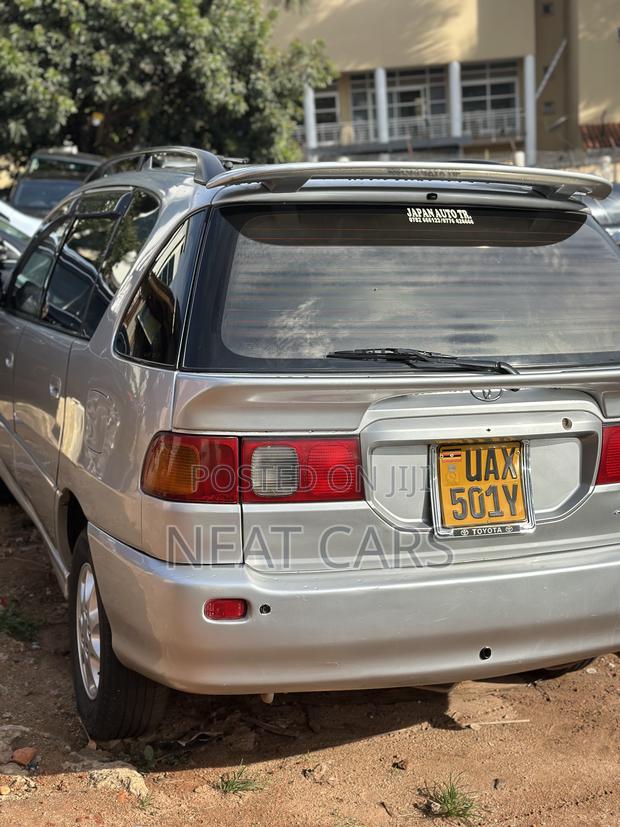 Toyota Ipsum 1999 Silver