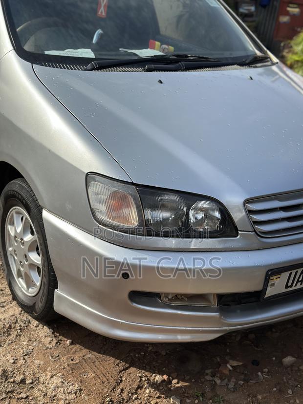 Toyota Ipsum 1999 Silver
