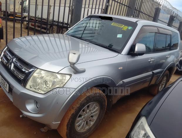 Mitsubishi Pajero 2012 Silver