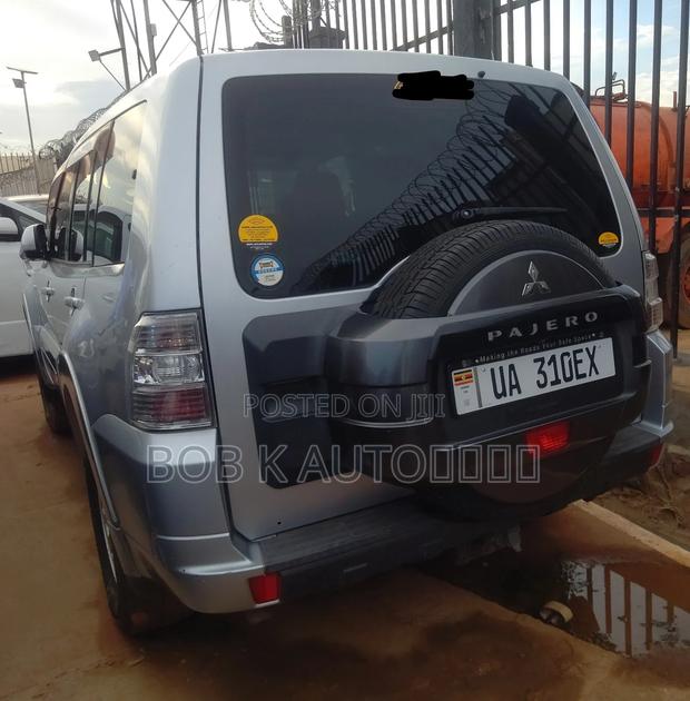 Mitsubishi Pajero 2012 Silver
