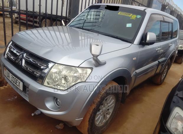 Mitsubishi Pajero 2012 Silver
