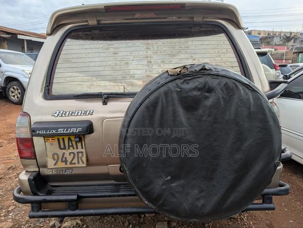 Toyota Hilux Surf 1999 Gold