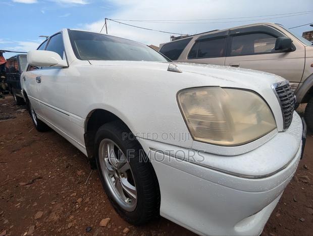 Toyota Crown 2001 White