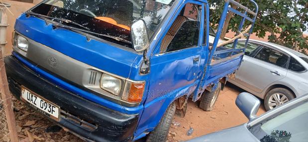 Toyota TownAce 2001 Blue