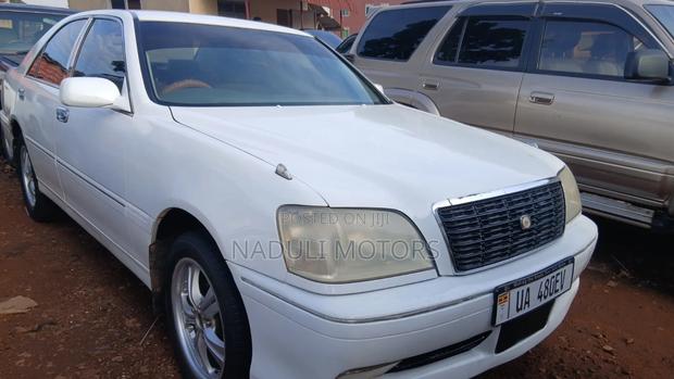 Toyota Crown Majesta 2001 White