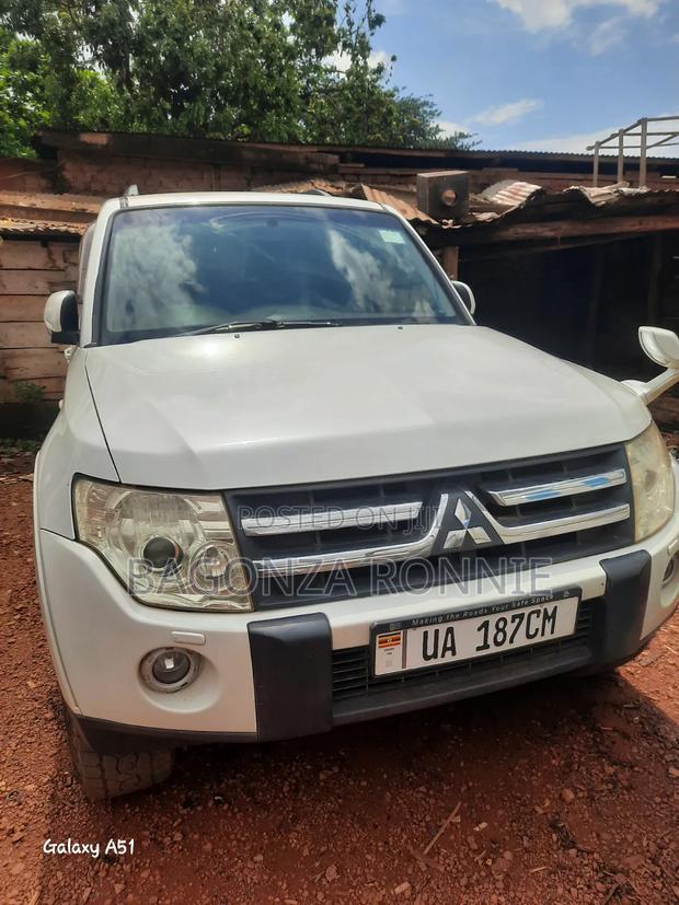Mitsubishi Pajero 3.0 2010 White