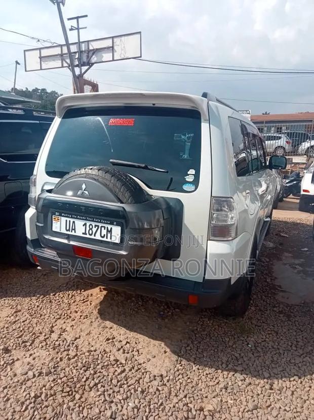 Mitsubishi Pajero 3.0 2010 White
