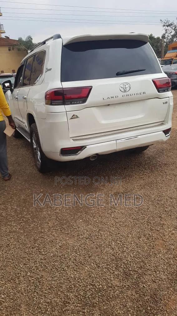 Toyota Land Cruiser 2023 White