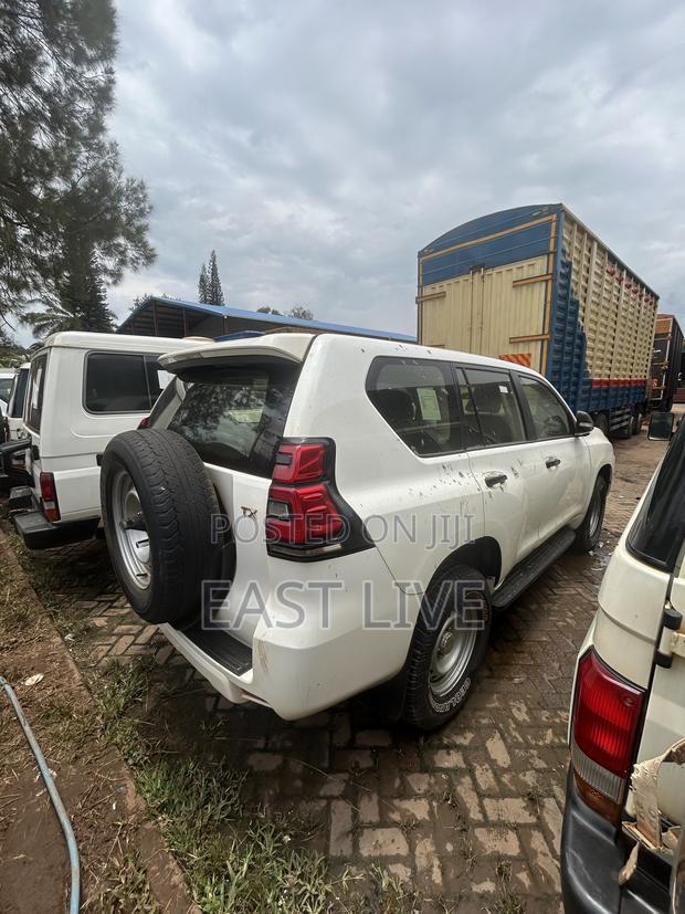 Toyota Land Cruiser Prado 2022 White