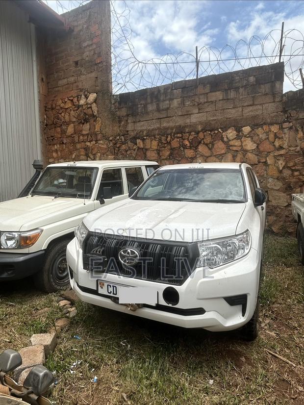 Toyota Land Cruiser Prado 2022 White