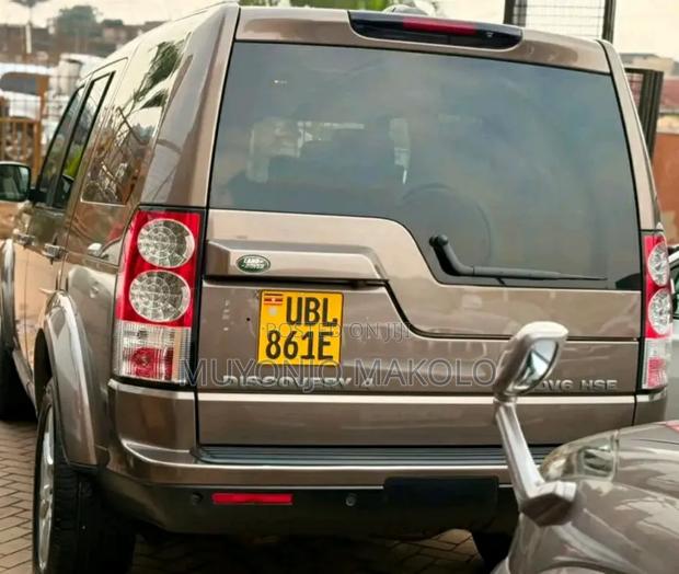Land Rover Discovery 2014 Gold