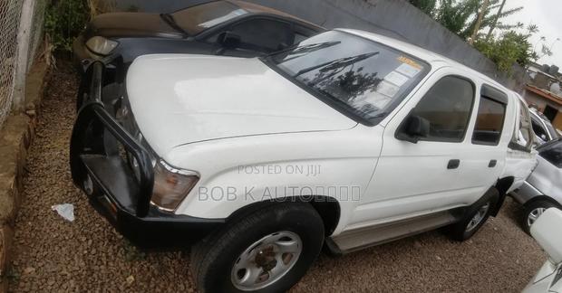 Toyota Hilux 2004 White