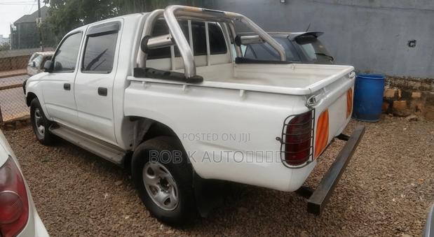 Toyota Hilux 2004 White