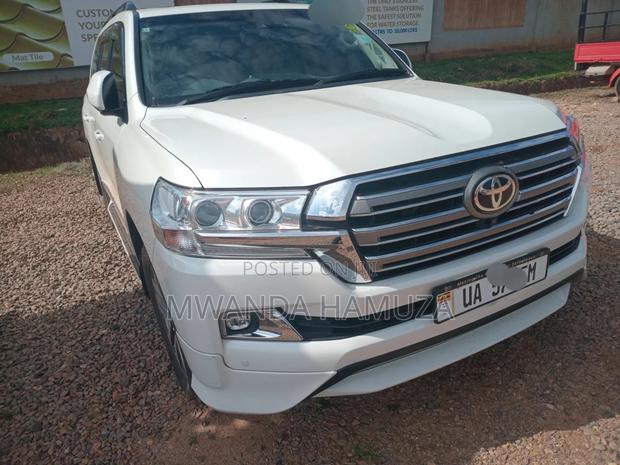 Toyota Land Cruiser 2017 White