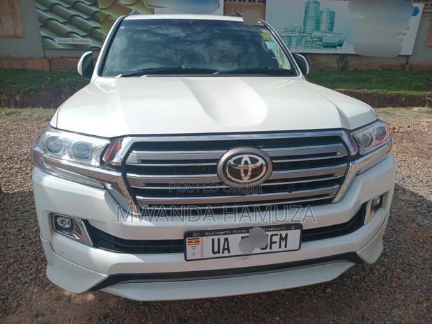 Toyota Land Cruiser 2017 White