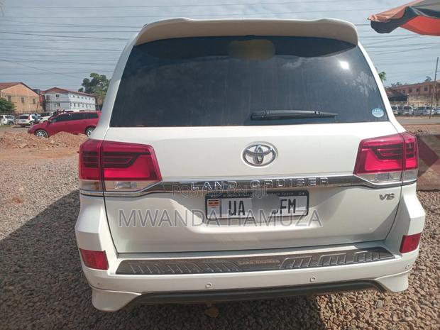 Toyota Land Cruiser 2017 White