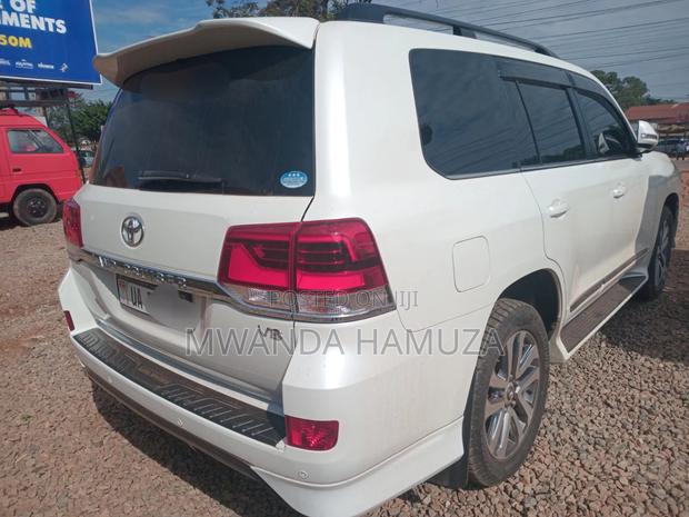 Toyota Land Cruiser 2017 White