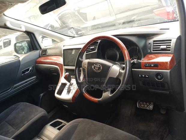 Toyota Vellfire V 2.4 4WD 7-Seater 2010 White