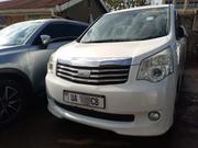 Toyota Noah 2.0 143hp FWD (7 Seater) 2011 White for sale