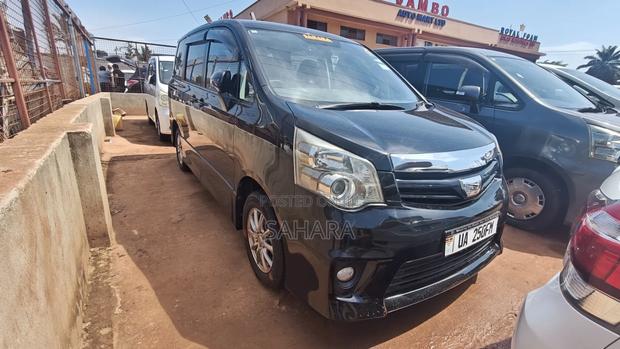 Toyota Noah 2011 Black