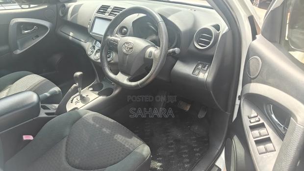 Toyota Vanguard 2012 White