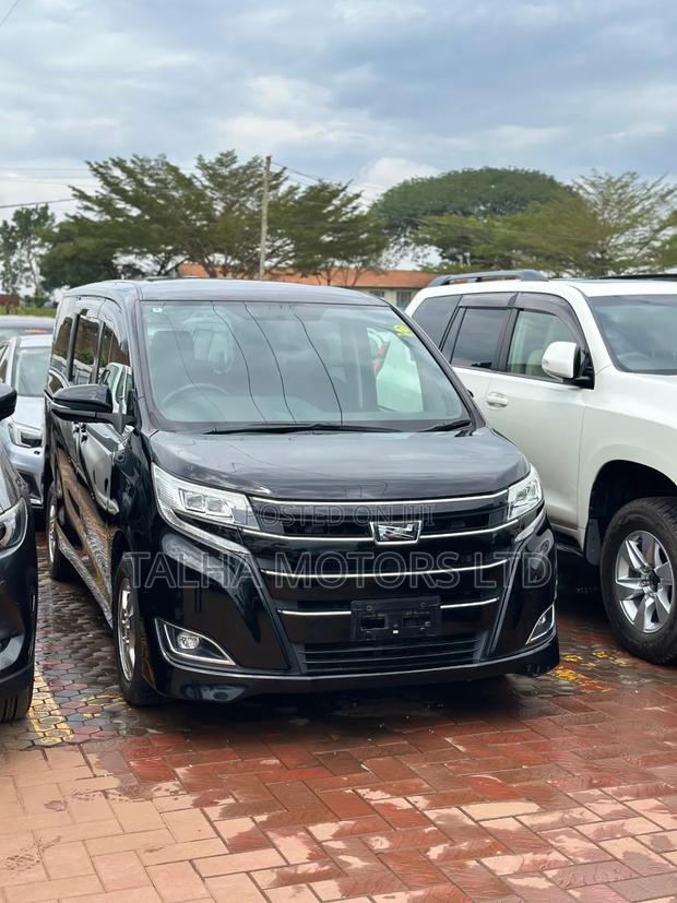 Toyota Noah 2.0 AWD (8 Seater) 2018 Black