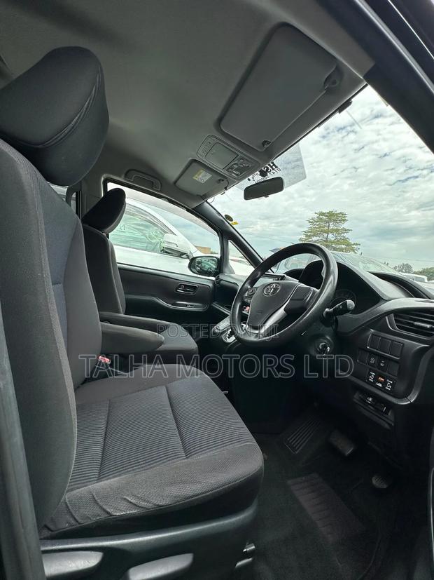Toyota Noah 2.0 AWD (8 Seater) 2018 Black