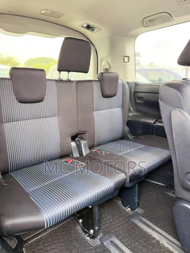 Toyota Noah 2.0 AWD (8 Seater) 2015 Black
