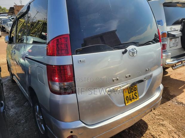 Toyota Noah 2.0 AWD (8 Seater) 2005 Silver