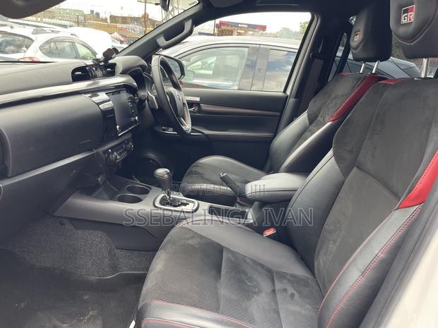Toyota Hilux 2022 White