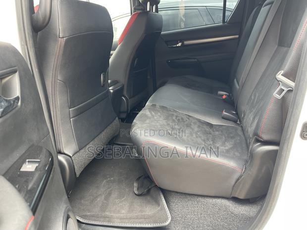 Toyota Hilux 2022 White
