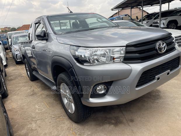 Toyota Hilux 2018 Gray