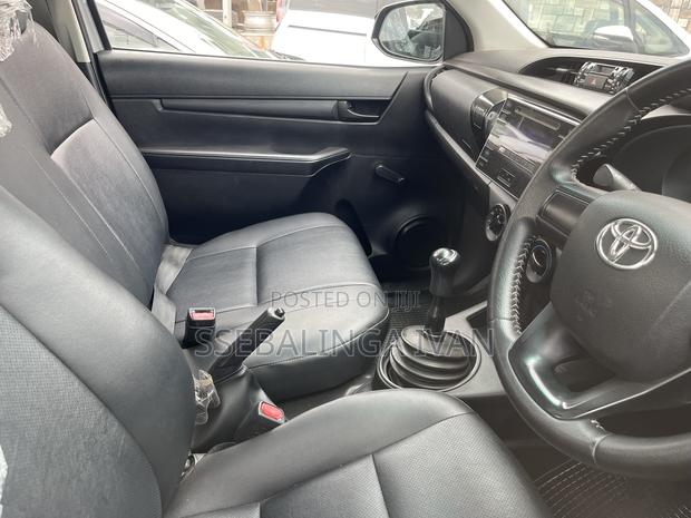 Toyota Hilux 2018 Gray