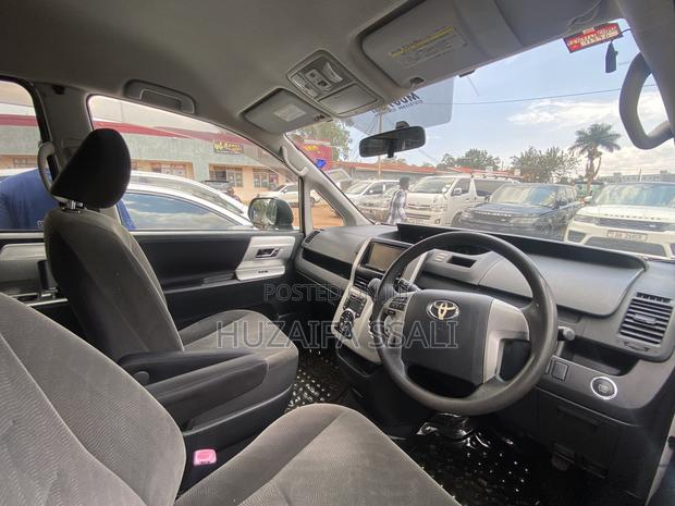 Toyota Noah 2011 White
