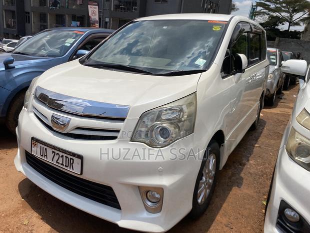 Toyota Noah 2014 White