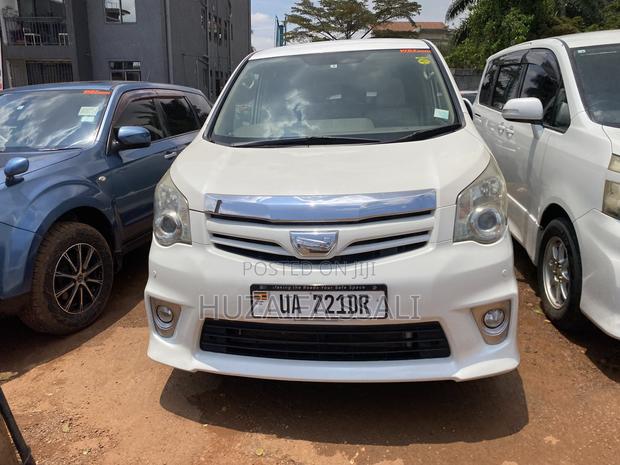 Toyota Noah 2014 White