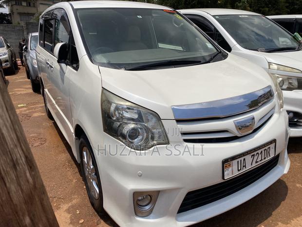 Toyota Noah 2014 White