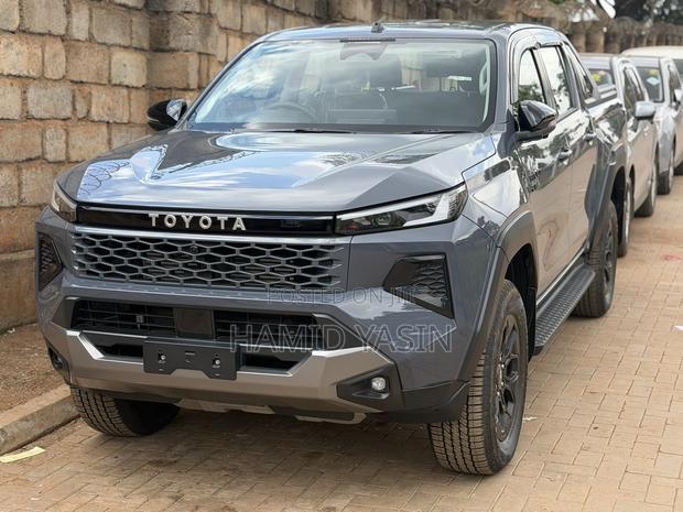 Toyota Hilux 2026 Gray