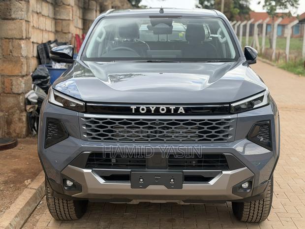 Toyota Hilux 2026 Gray