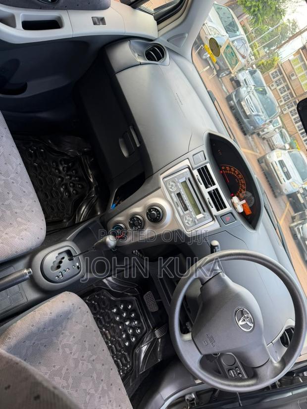 Toyota Vitz 2007 Silver
