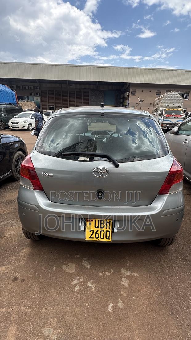 Toyota Vitz 2007 Silver