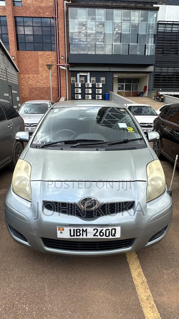 Toyota Vitz 2007 Silver