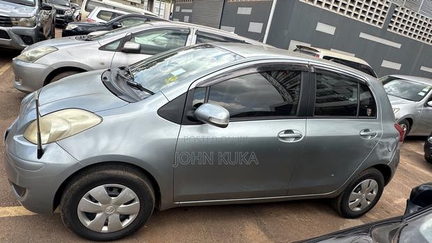 Toyota Vitz 2007 Silver