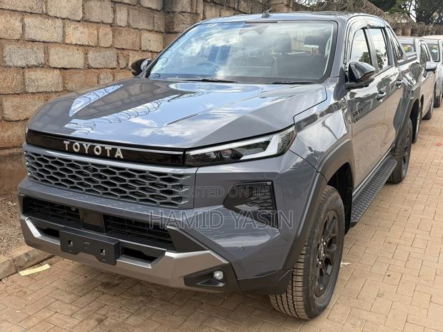 Toyota Hilux 2026 Gray