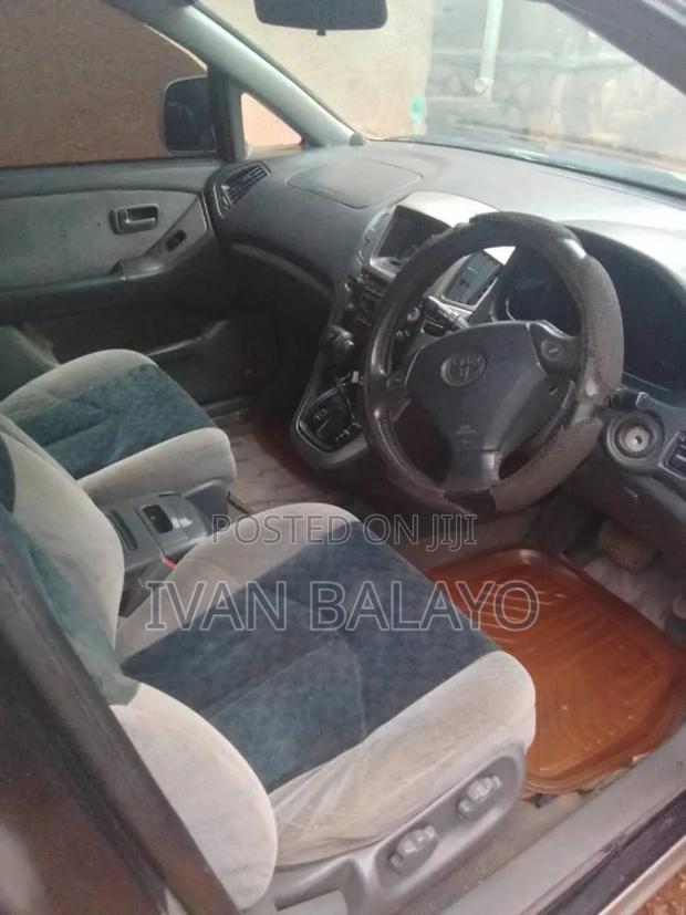 Toyota Harrier 2000 Gray