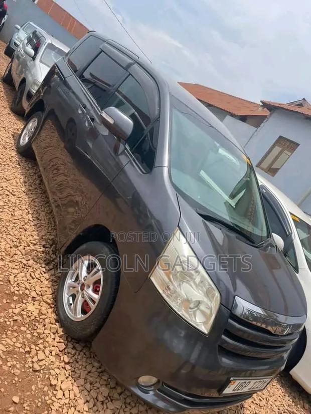 Toyota Noah 2.0 AWD (8 Seater) 2005 Black