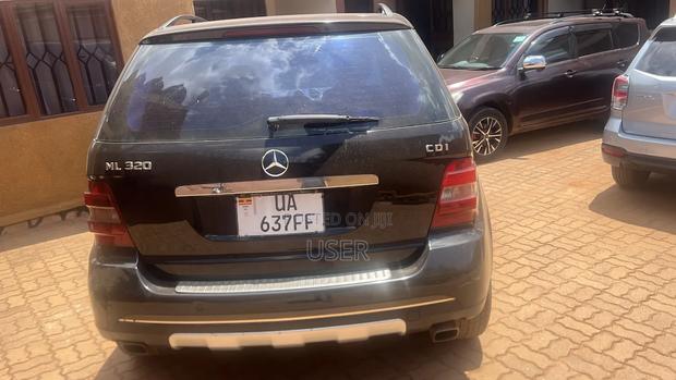 Mercedes-Benz E300 2006 Black