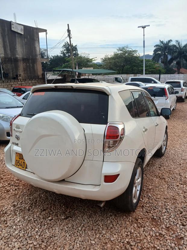 Toyota RAV4 2.0 VVT-i 2008 White