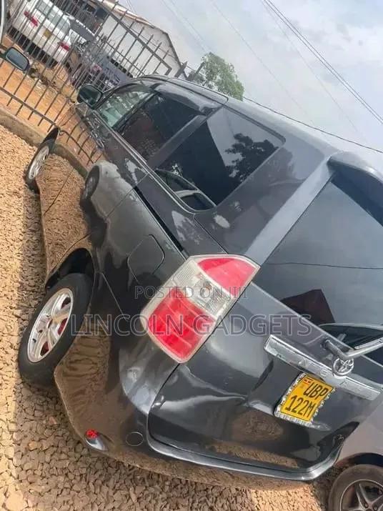 Toyota Noah 2.0 AWD (8 Seater) 2005 Black