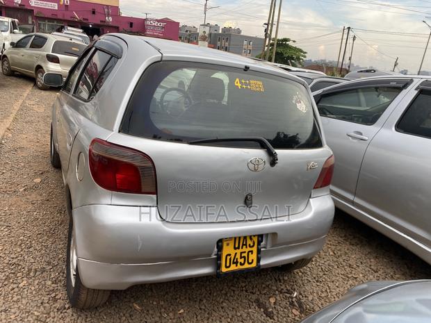Toyota Vitz 2006 Silver